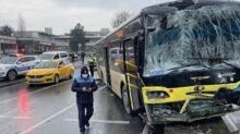 Sultangazi’de İETT Otobüsü ve Tır Çarpıştı: Yaralılar Var