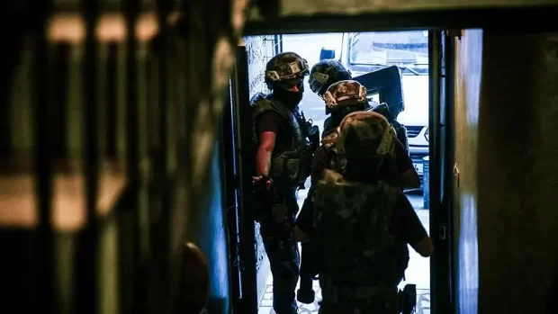 İstanbul’da Dev Uyuşturucu Operasyonu: 63 Zanlı Gözaltında, Kırmızı Bültenle Aranan A.G. Yakalandı